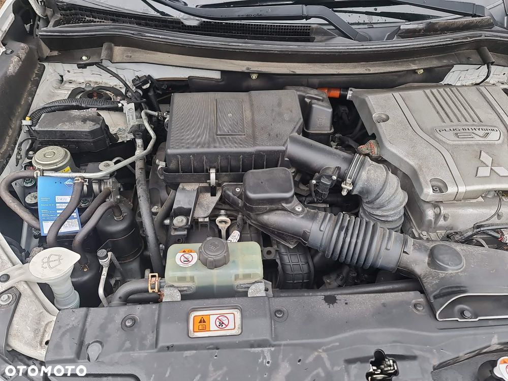 Mitsubishi Outlander 2.0 4WD Plus - 28