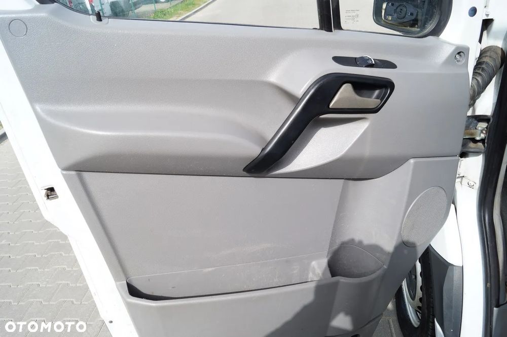 Mercedes-Benz Sprinter - 11