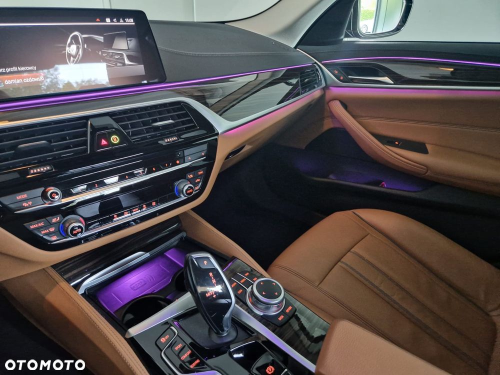 BMW Seria 5 518d Luxury Line - 12