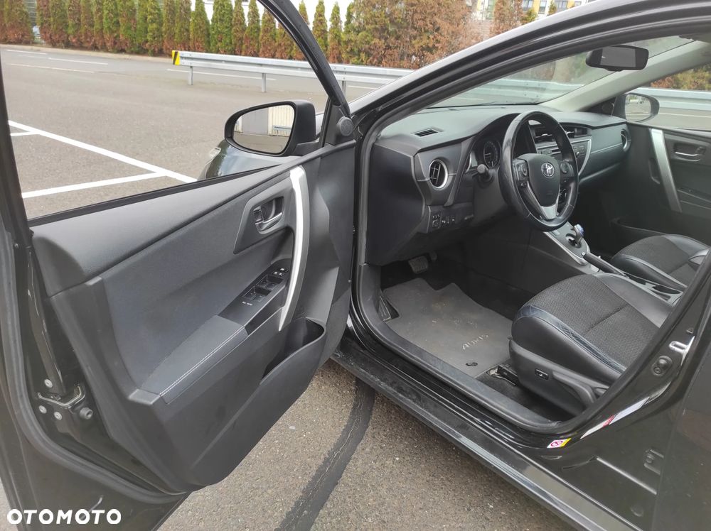 Toyota Auris 1.8 Travel - 31