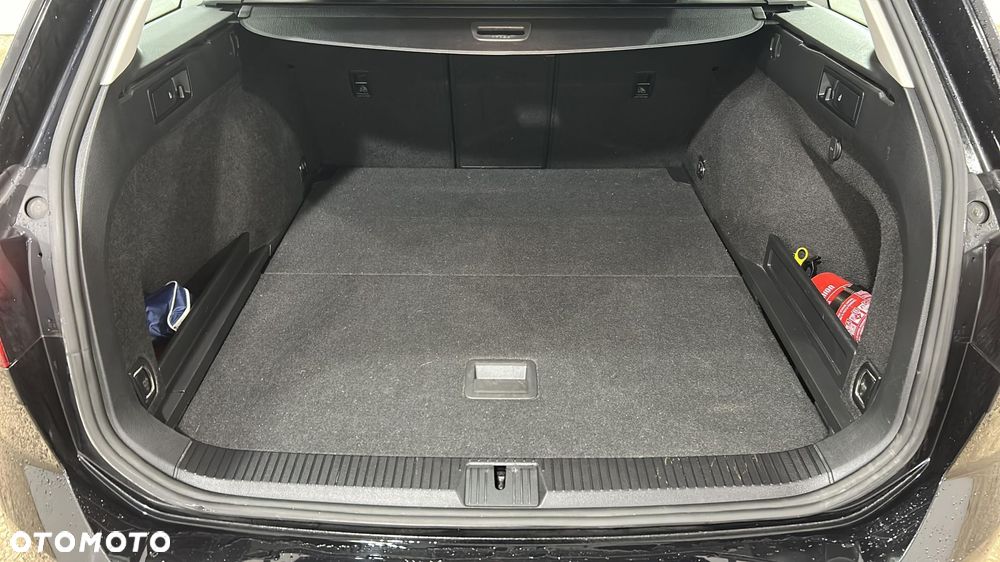 Volkswagen Passat - 12