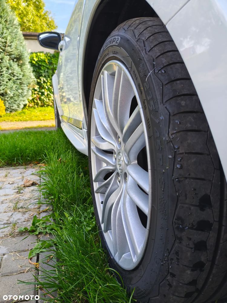 Suzuki Kizashi 2.4 Sport - 8