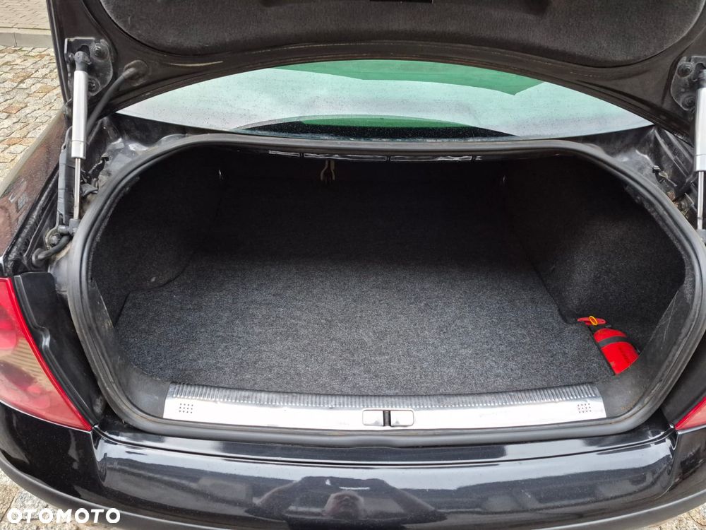 Volkswagen Passat 1.9 TDI Highline - 20