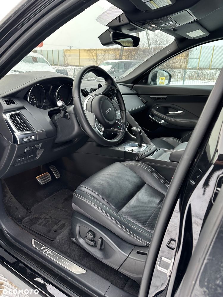 Jaguar E-Pace P300 AWD R-Dynamic S - 14