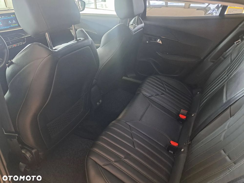 Peugeot 2008 e-2008 50kWh Allure - 16