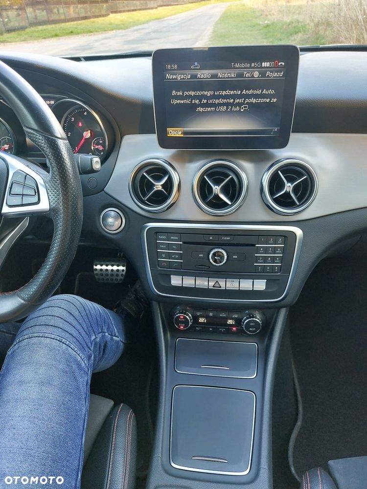 Mercedes-Benz GLA 180 d 7G-DCT AMG Line - 10