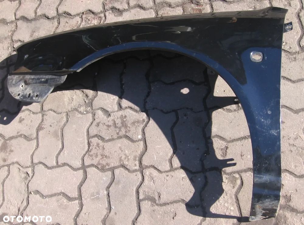 błotnik lewy AUDI A4 B5 czarny - 1