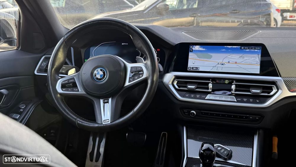 BMW 330 e Pack Desportivo M Auto - 22