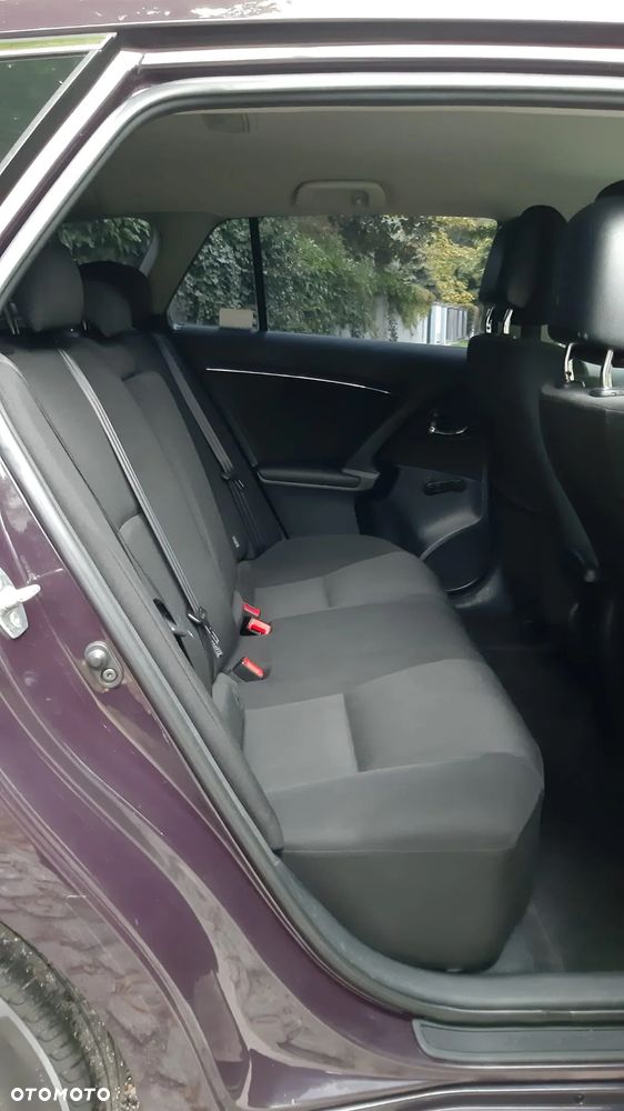 Toyota Avensis 1.6 Active - 11