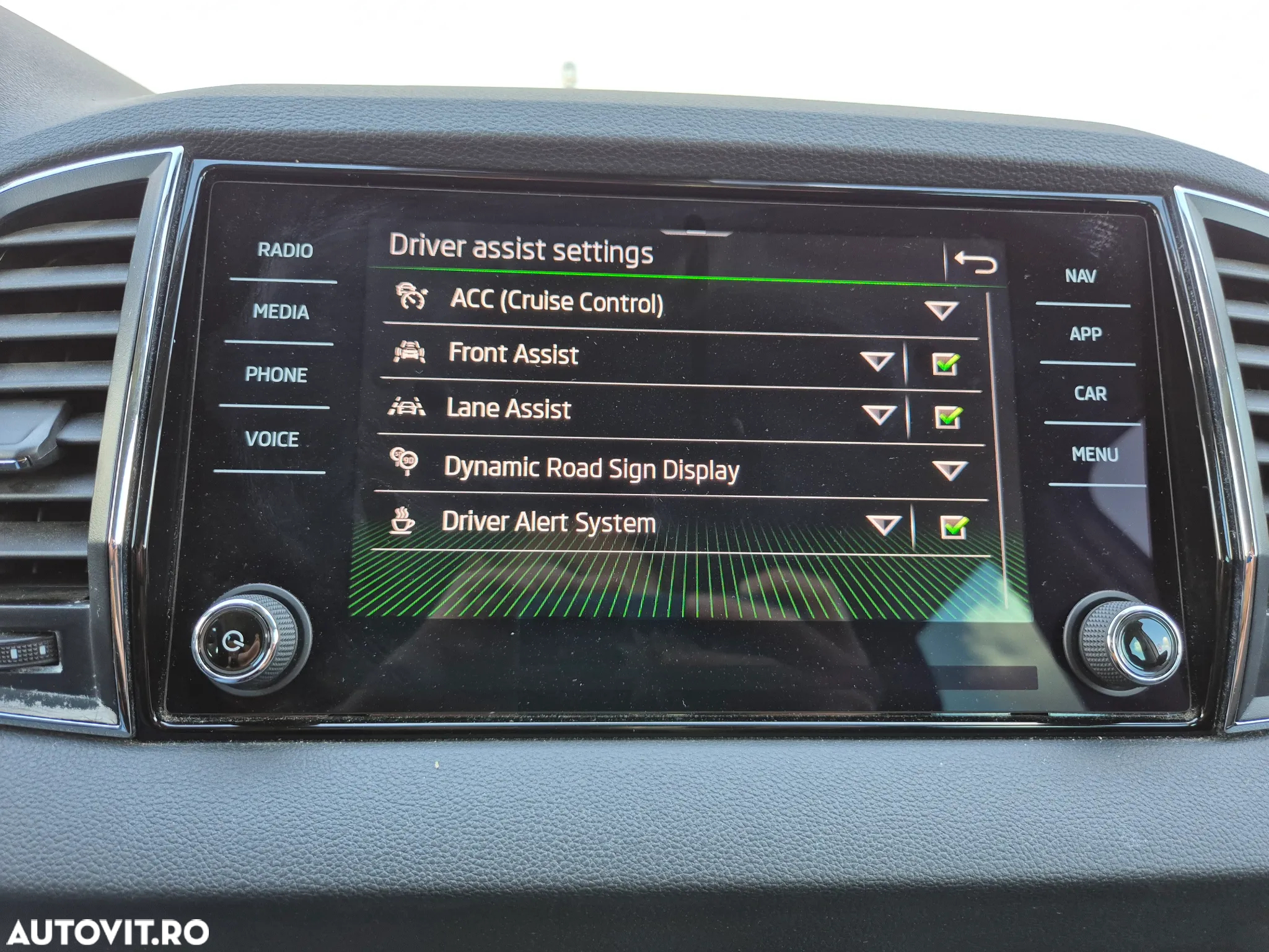 Skoda Karoq 1.5 TSI DSG Style - 33