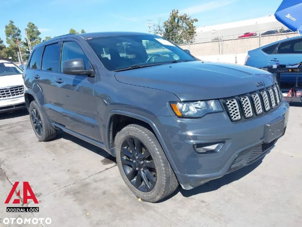 Jeep Grand Cherokee - 15