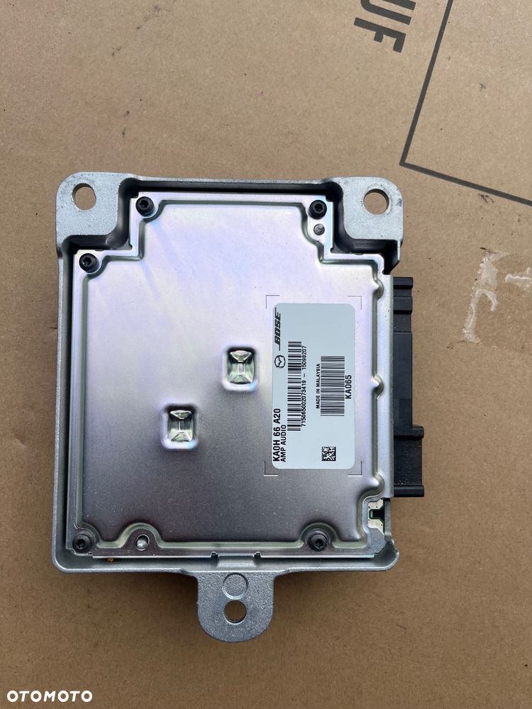 Wzmacniacz Mazda BOSE - 4