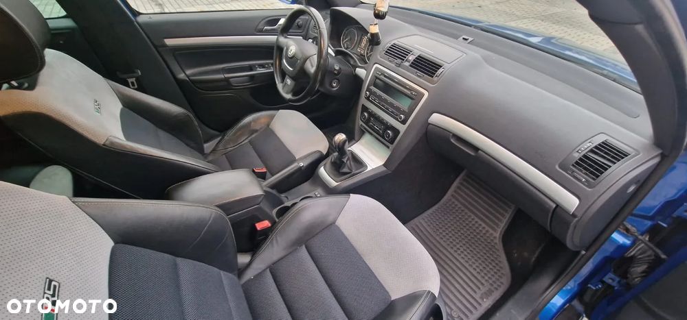 Skoda Octavia Combi 2.0 TSI RS - 9