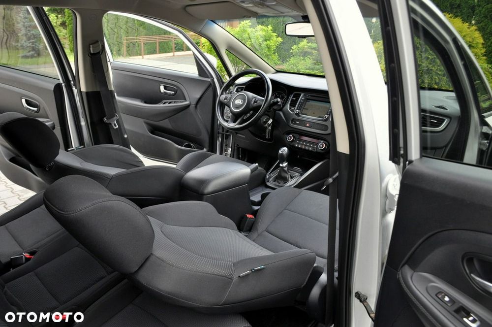 Kia Carens - 24