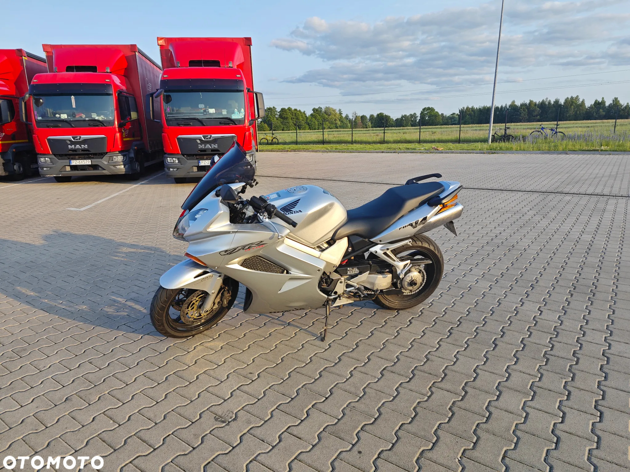 Honda VFR - 3