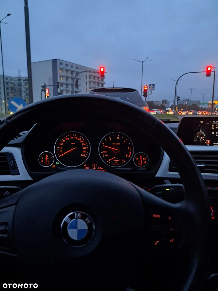 BMW Seria 3 318d - 15