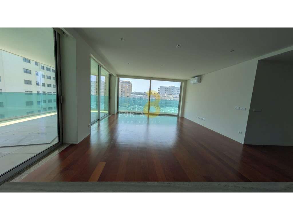 Apartamento T3 para arrendamento em empreendimento recente com pisc... - Grande imagem: 3/29