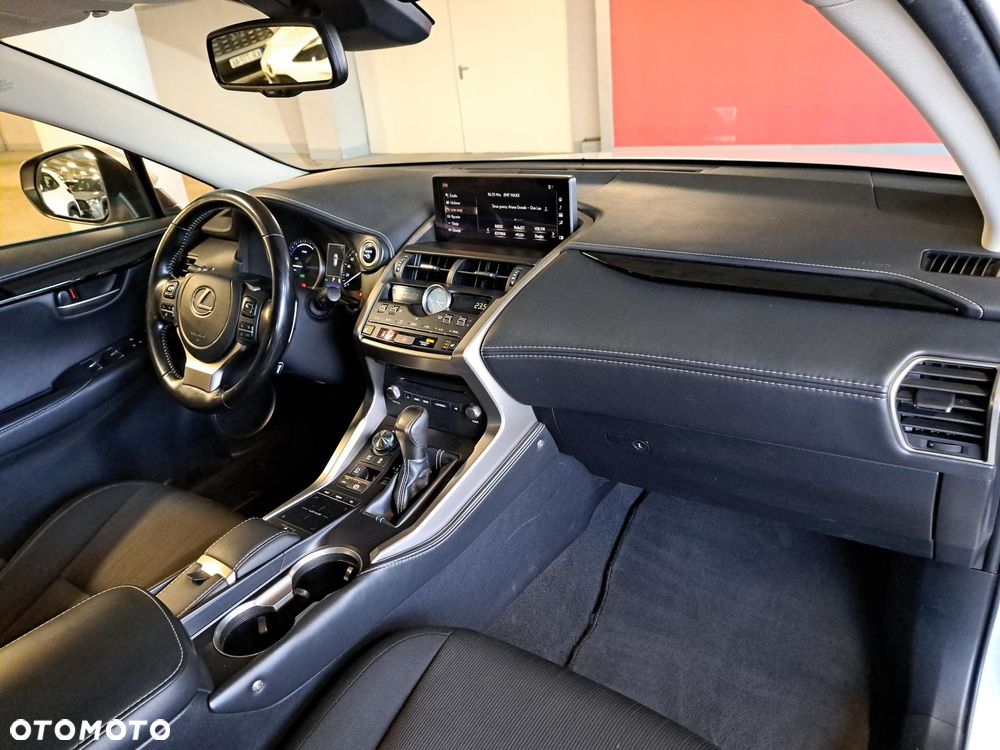 Lexus NX 300h Business Edition AWD - 11