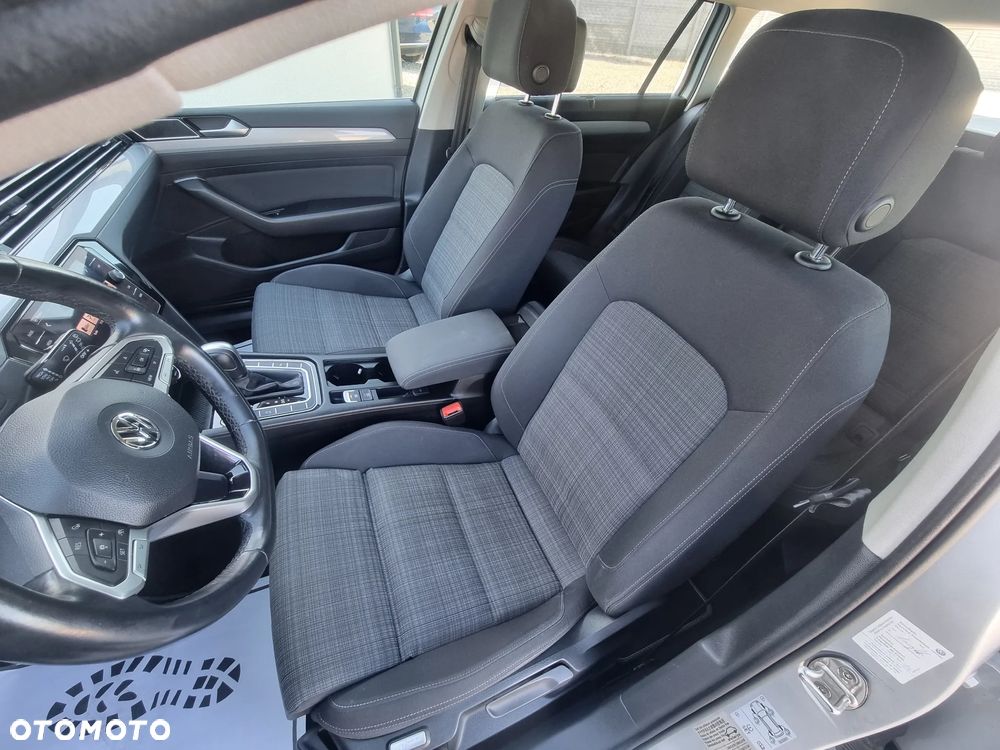 Volkswagen Passat - 10