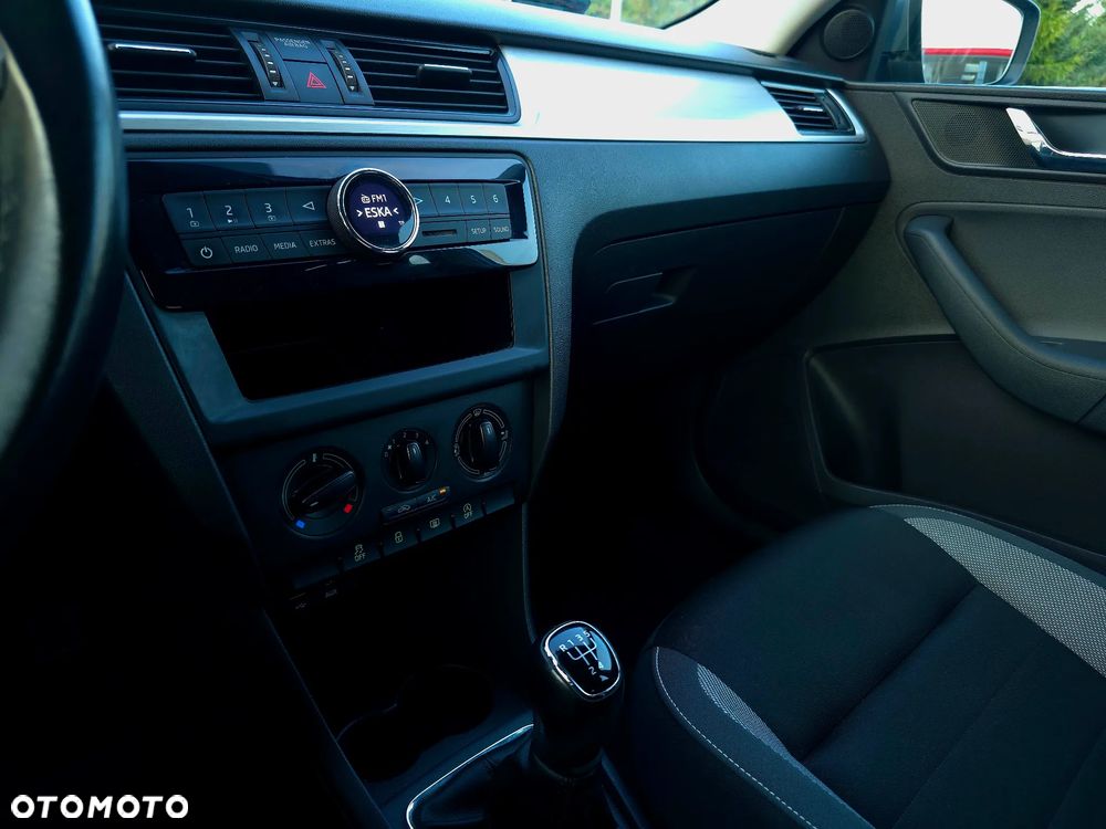 Skoda RAPID 1.2 TSI Ambition - 27