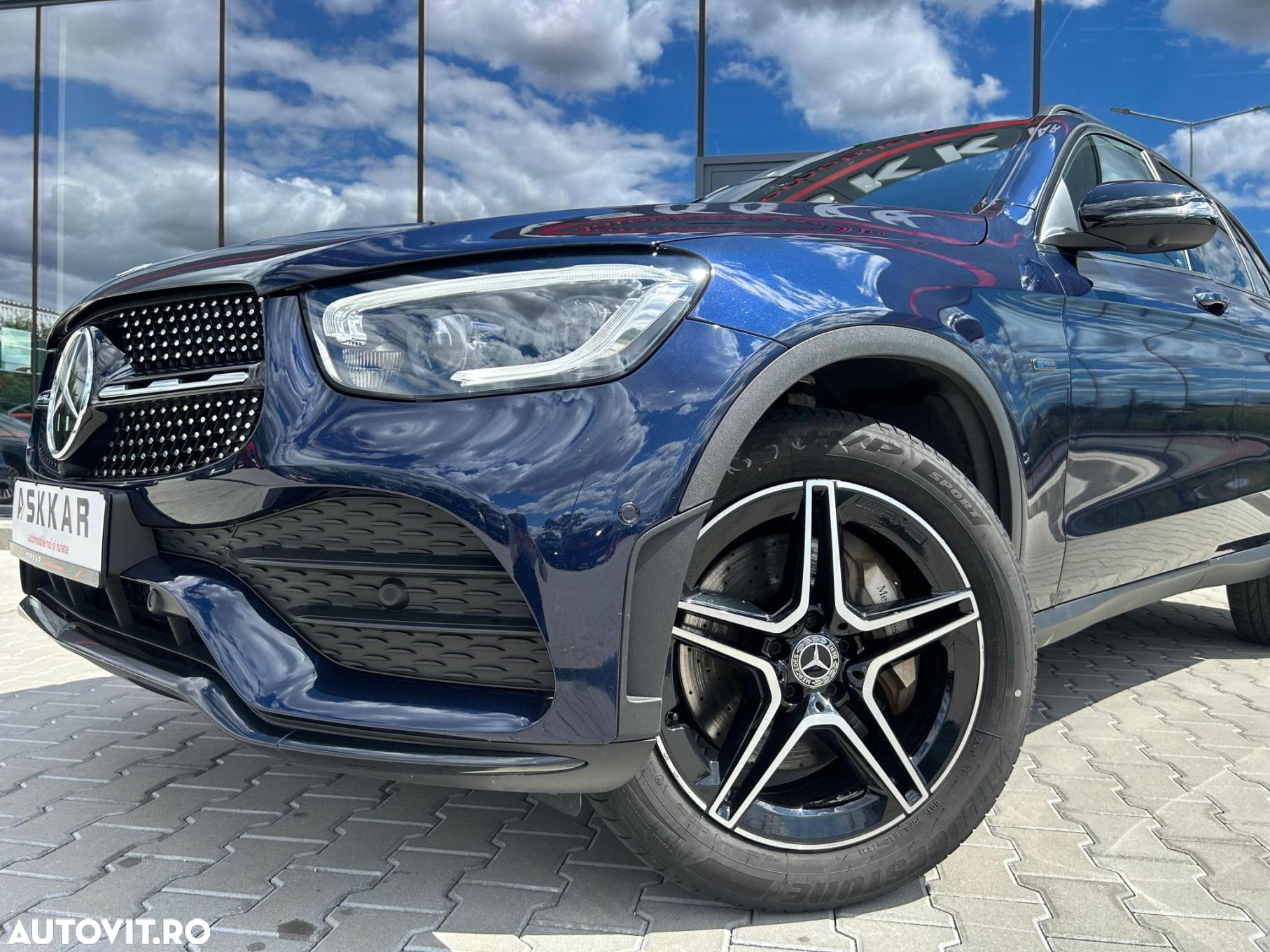 Mercedes-Benz GLC 300 e 4Matic 9G-TRONIC AMG Line - 31