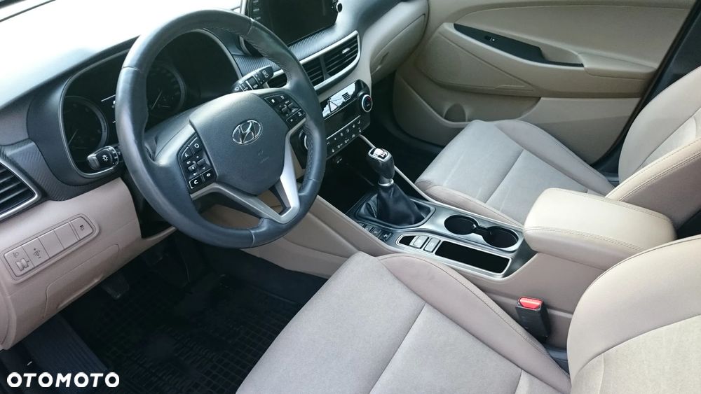 Hyundai Tucson 1.6 GDI BlueDrive Style 2WD - 35