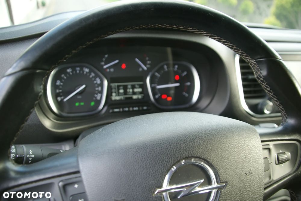 Opel Vivaro - 18