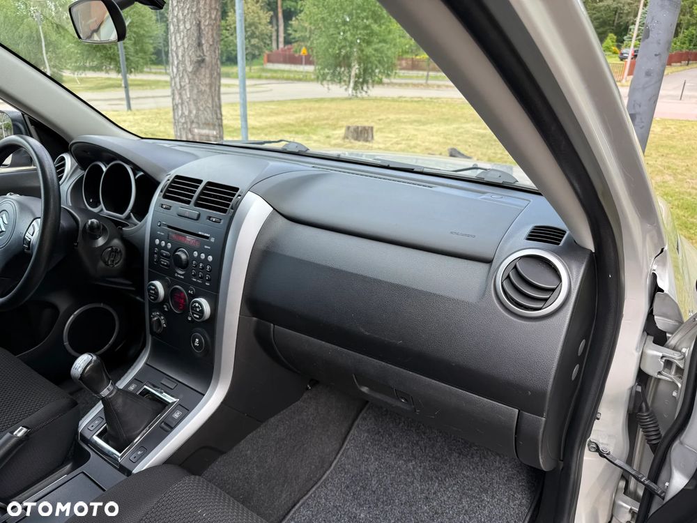 Suzuki Grand Vitara - 24