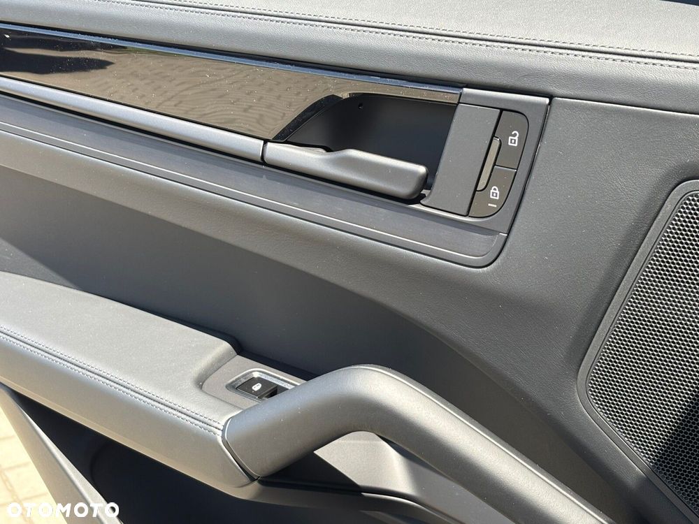 Porsche Cayenne - 28
