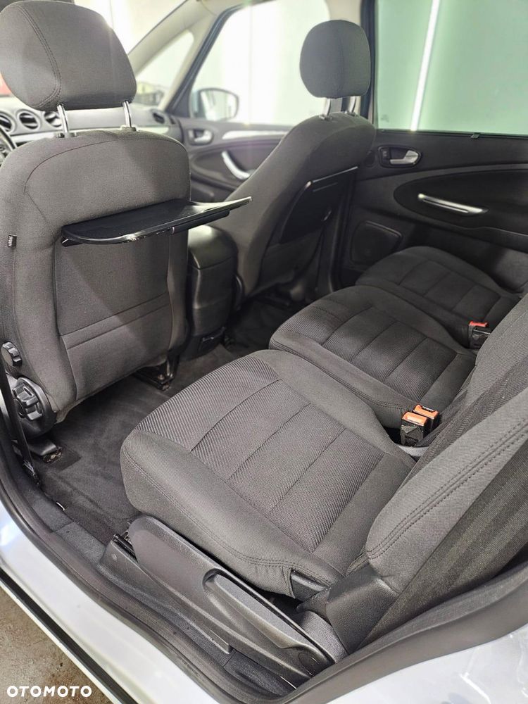 Ford S-Max - 13