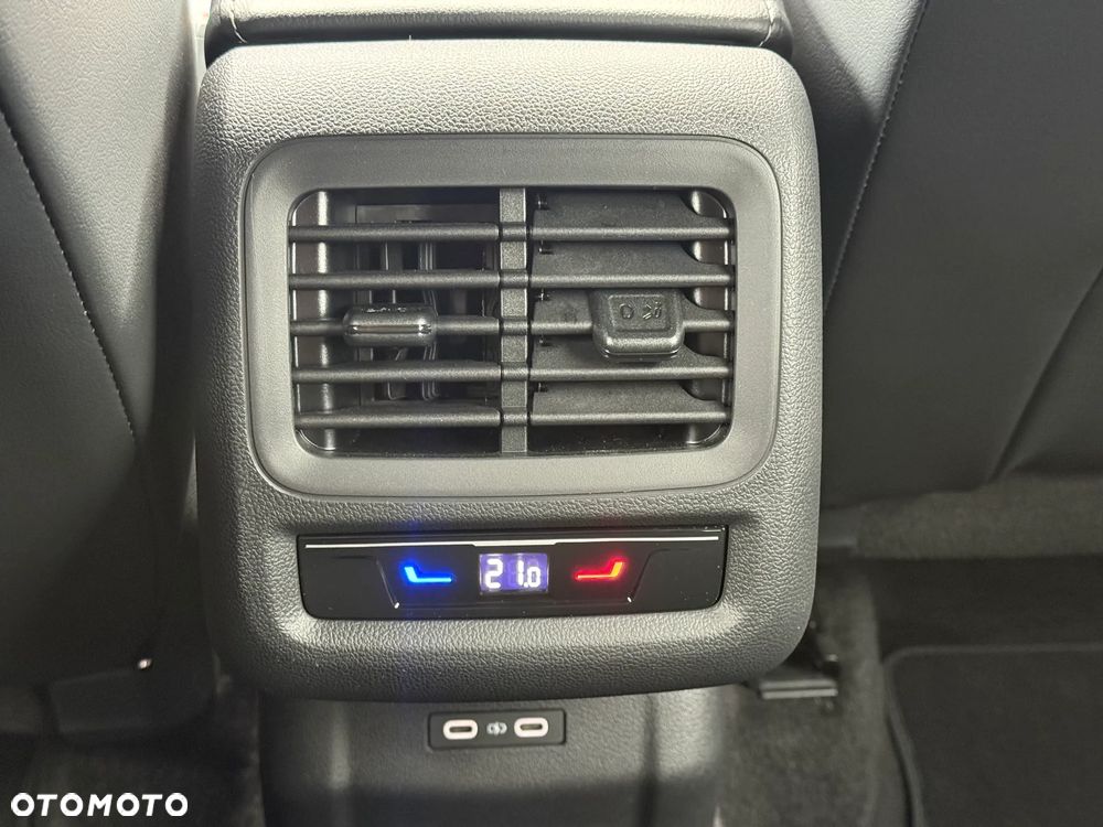 Volkswagen T-Roc 1.5 TSI R-Line DSG - 24