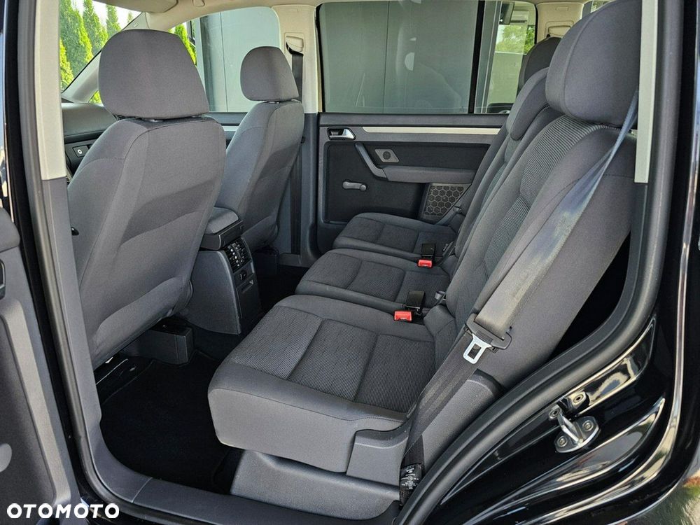 Volkswagen Touran - 23