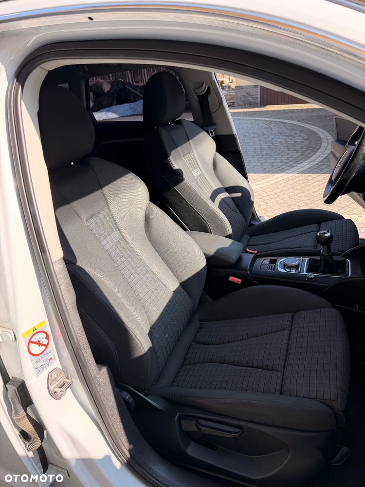 Audi A3 Sportback 1.4 TFSI Ambiente - 8