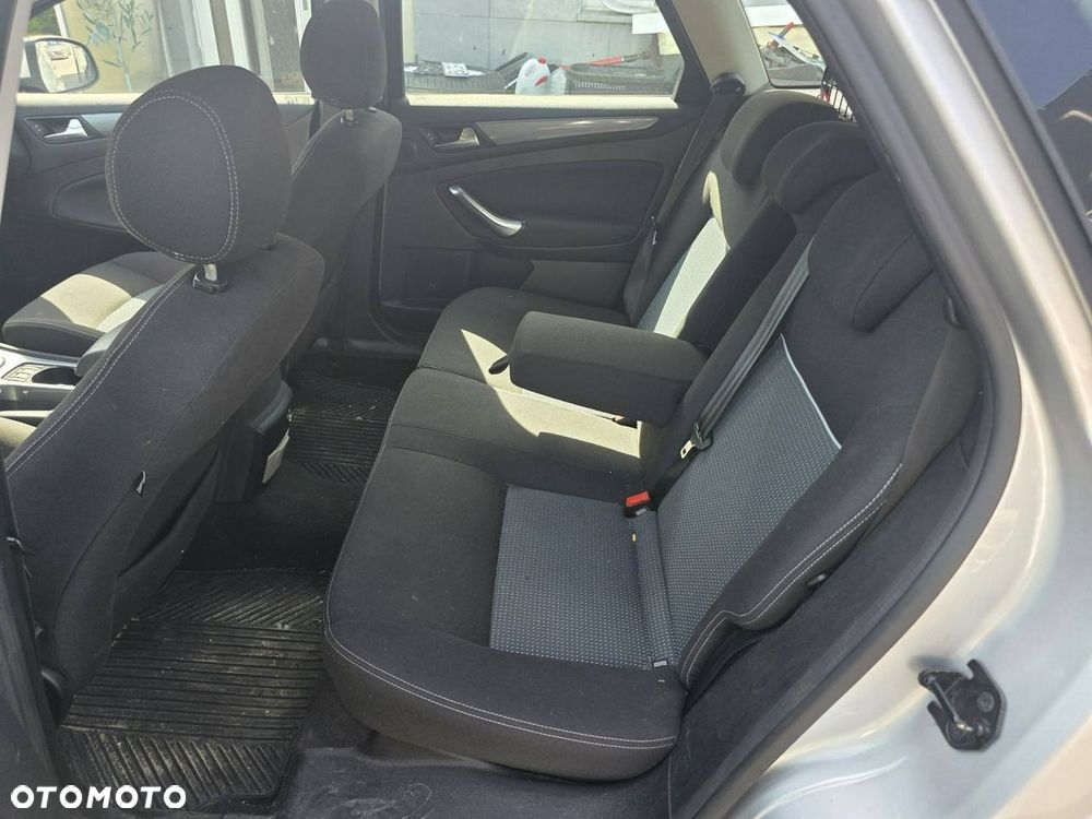 Ford Mondeo 2.0 TDCi Ambiente - 24