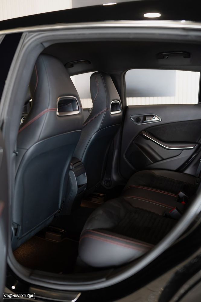 Mercedes-Benz CLA 180 d Shooting Brake AMG Line - 24