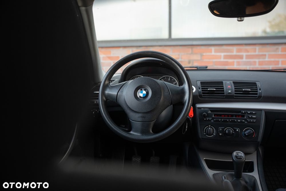 BMW Seria 1 118d - 26