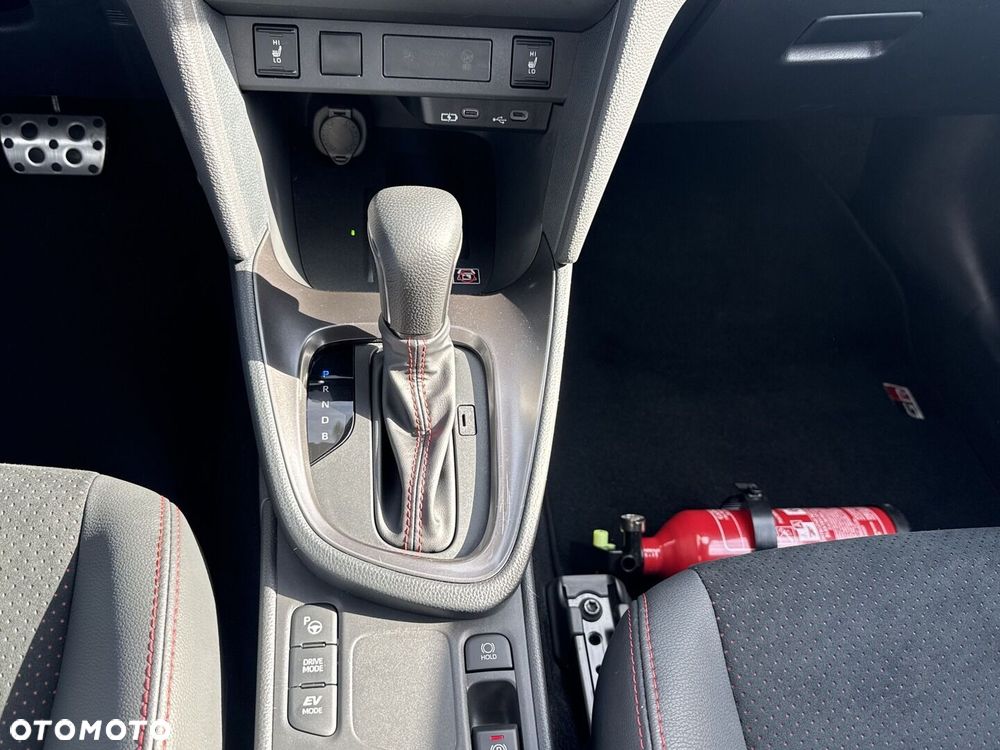Toyota Yaris Cross Hybrid 1.5 GR Sport - 23