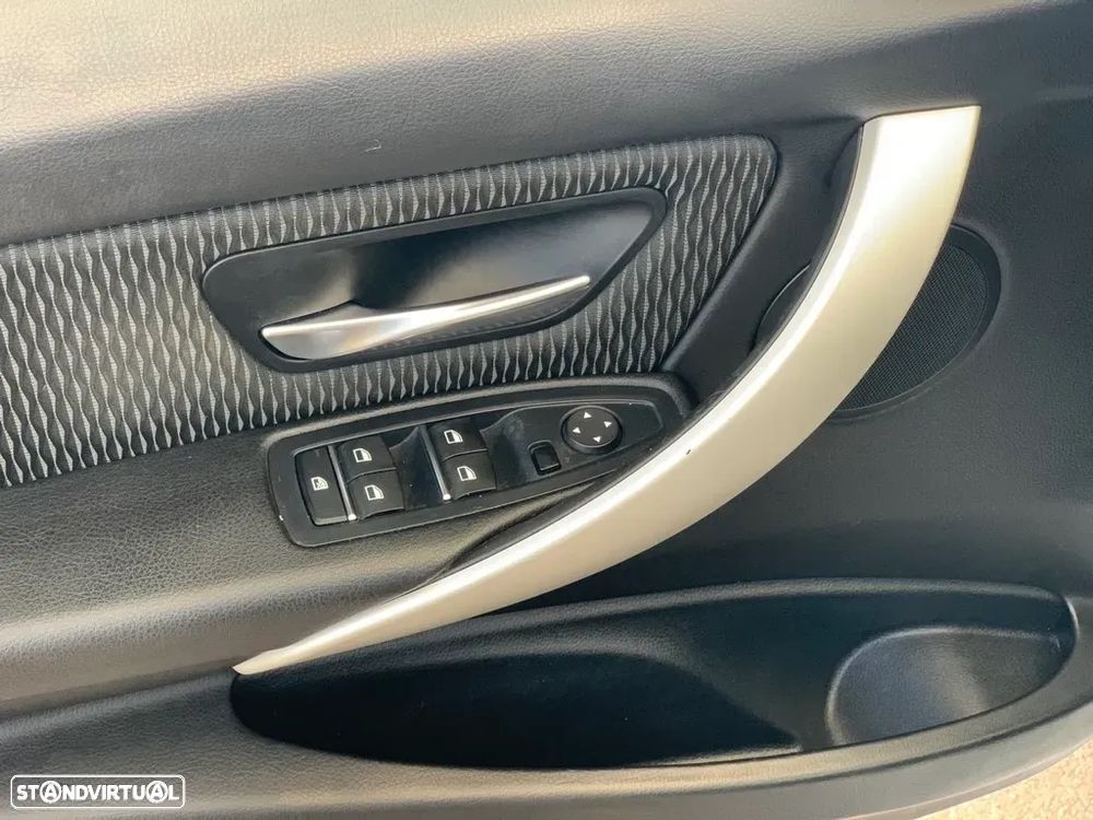 BMW 330 e iPerformance Line Sport - 11