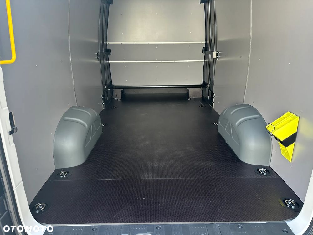 Volkswagen Crafter - 11