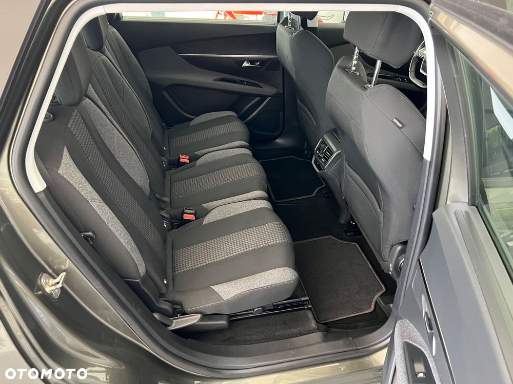 Peugeot 5008 PureTech 130 Stop & Start Allure Business-Paket - 24