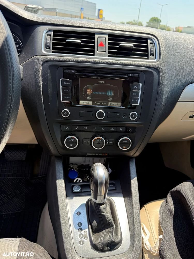 Volkswagen Jetta - 8