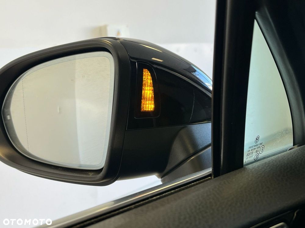 Volkswagen Passat Variant 2.0 TSI Business DSG - 17