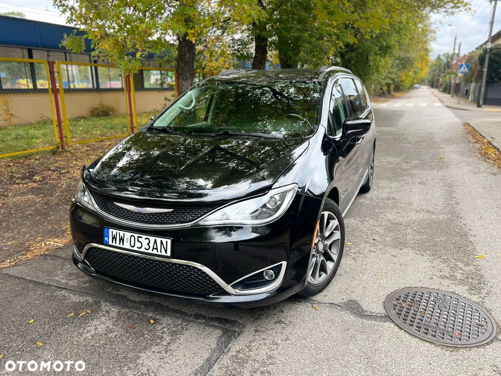 Chrysler Pacifica - 1