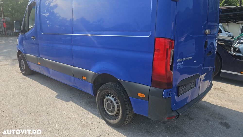 Mercedes-Benz Sprinter - 11