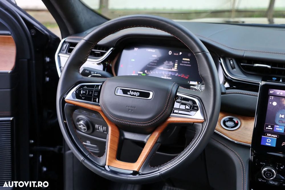 Jeep Grand Cherokee - 19
