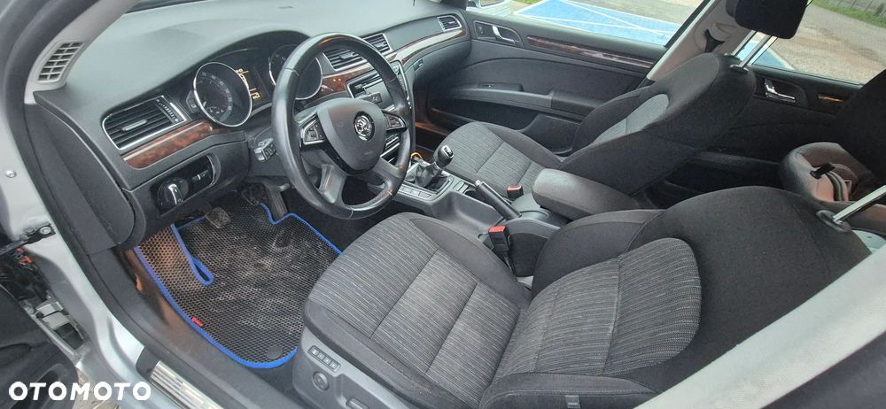 Skoda Superb 2.0 TDI Platinum - 8