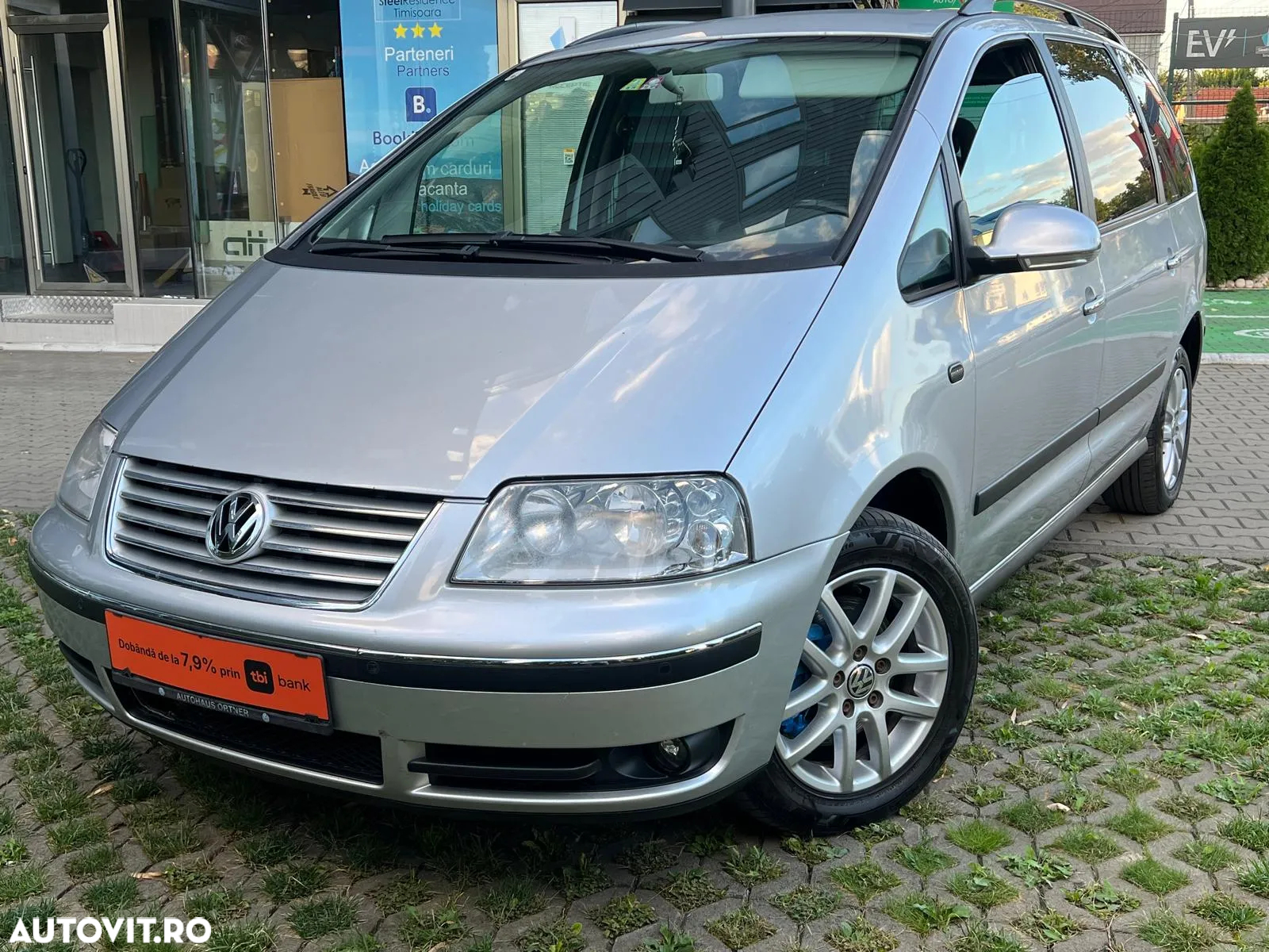 Volkswagen Sharan 1.9 TDI Highline Aut - 2