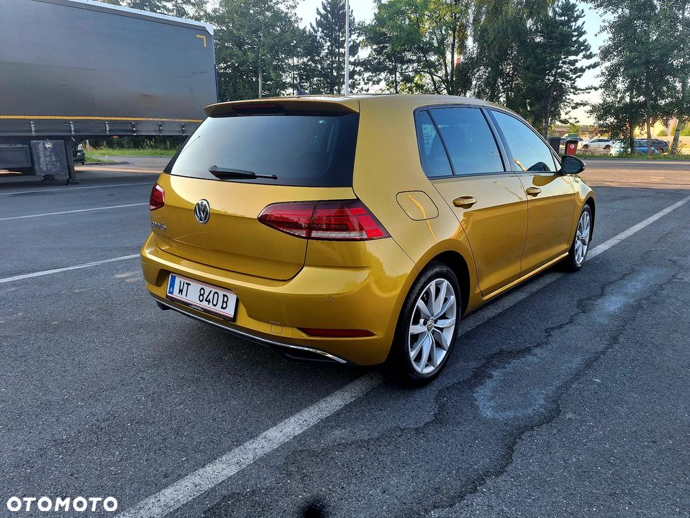 Volkswagen Golf - 6