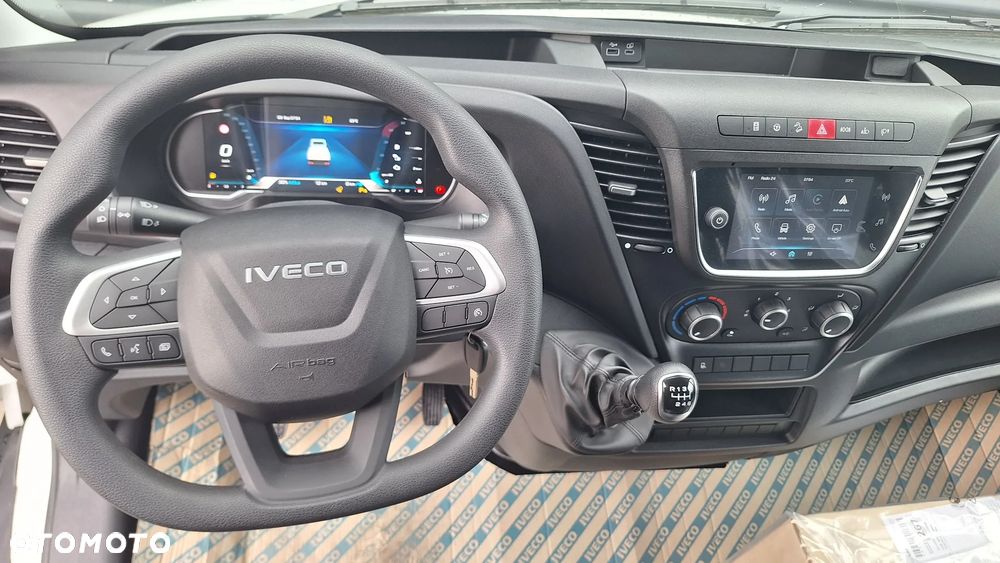 Iveco Daily 35C16 3.0 plandeka z windą - 12