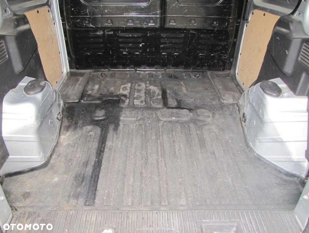 Ford Transit Courier - 17